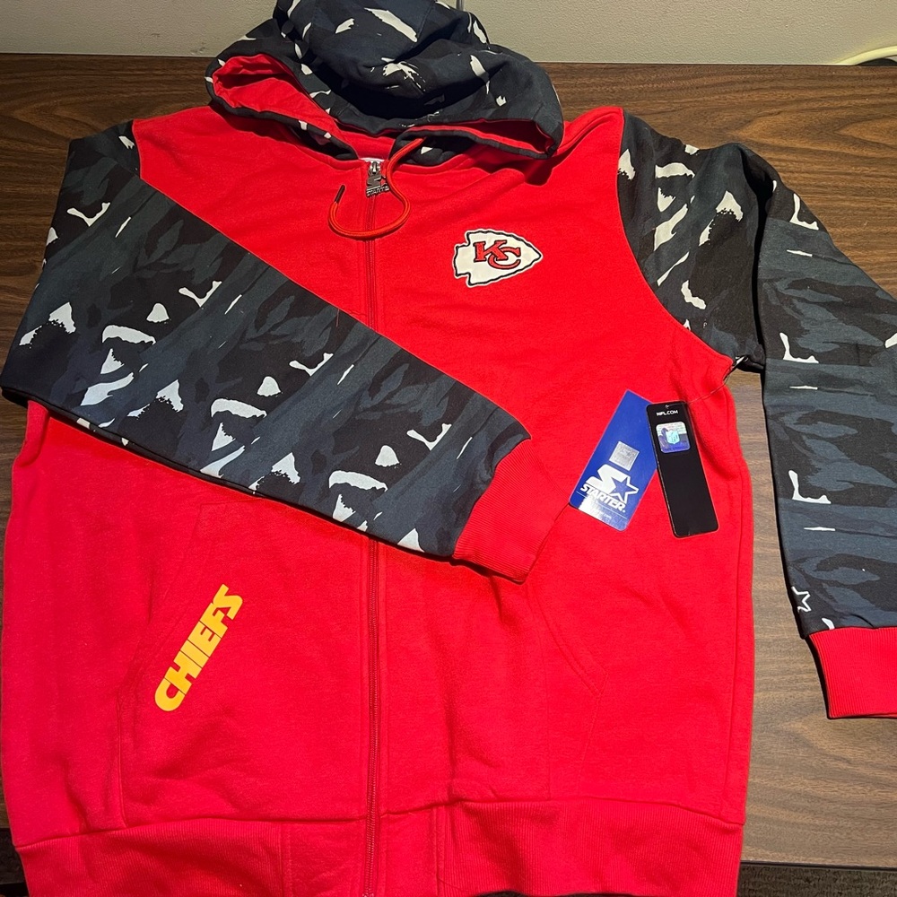 ❤️💛 GO CHIEFS!!! ❤️💛   STARTER Red and Black Hoodie with Camouflage Pattern